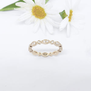Aphrodite: Diamond wedding band in white gold