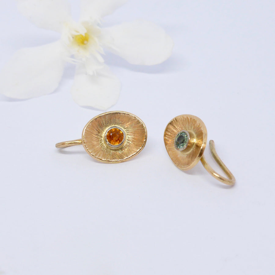  Gold sapphire earrings 