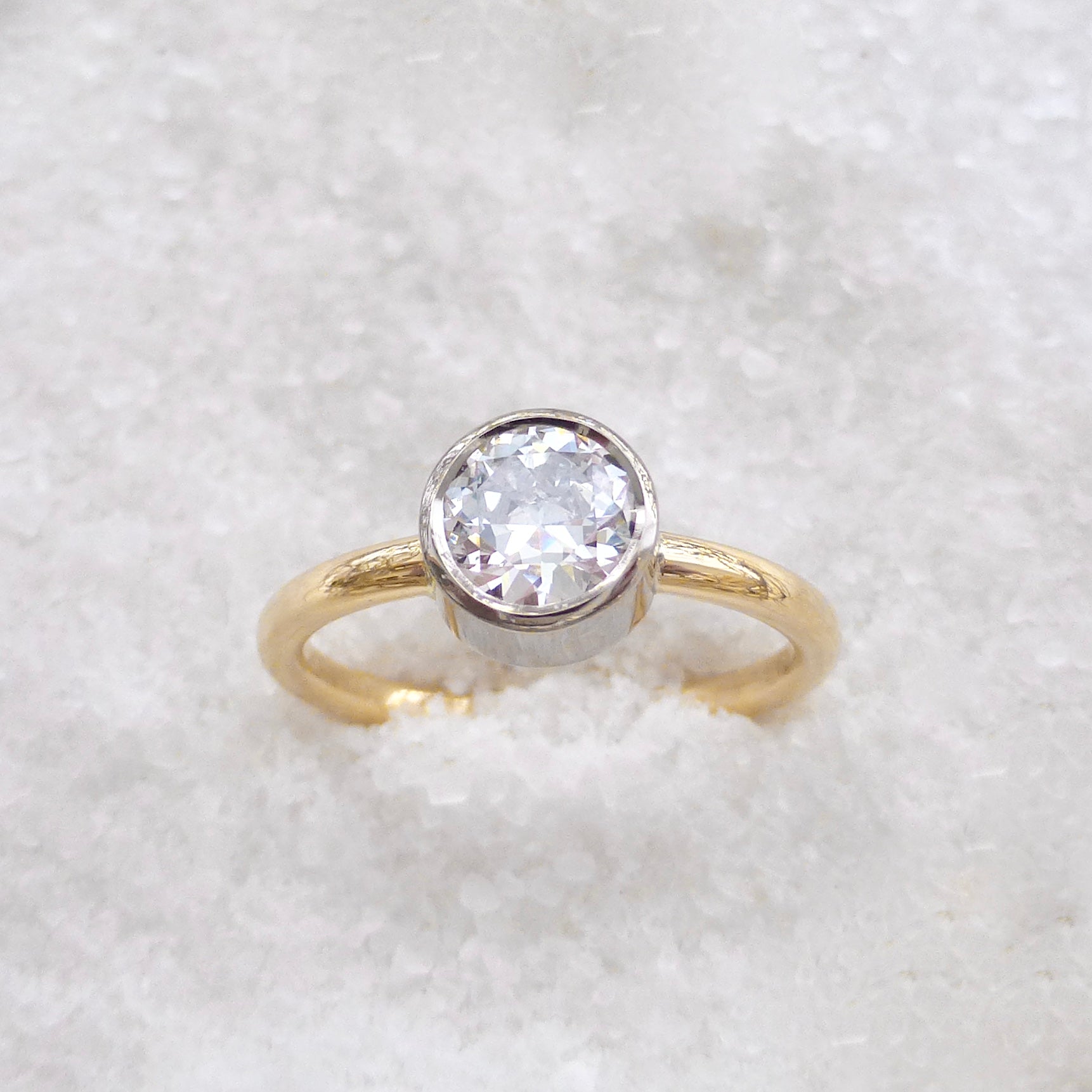 Solitaire diamond best sale ring design