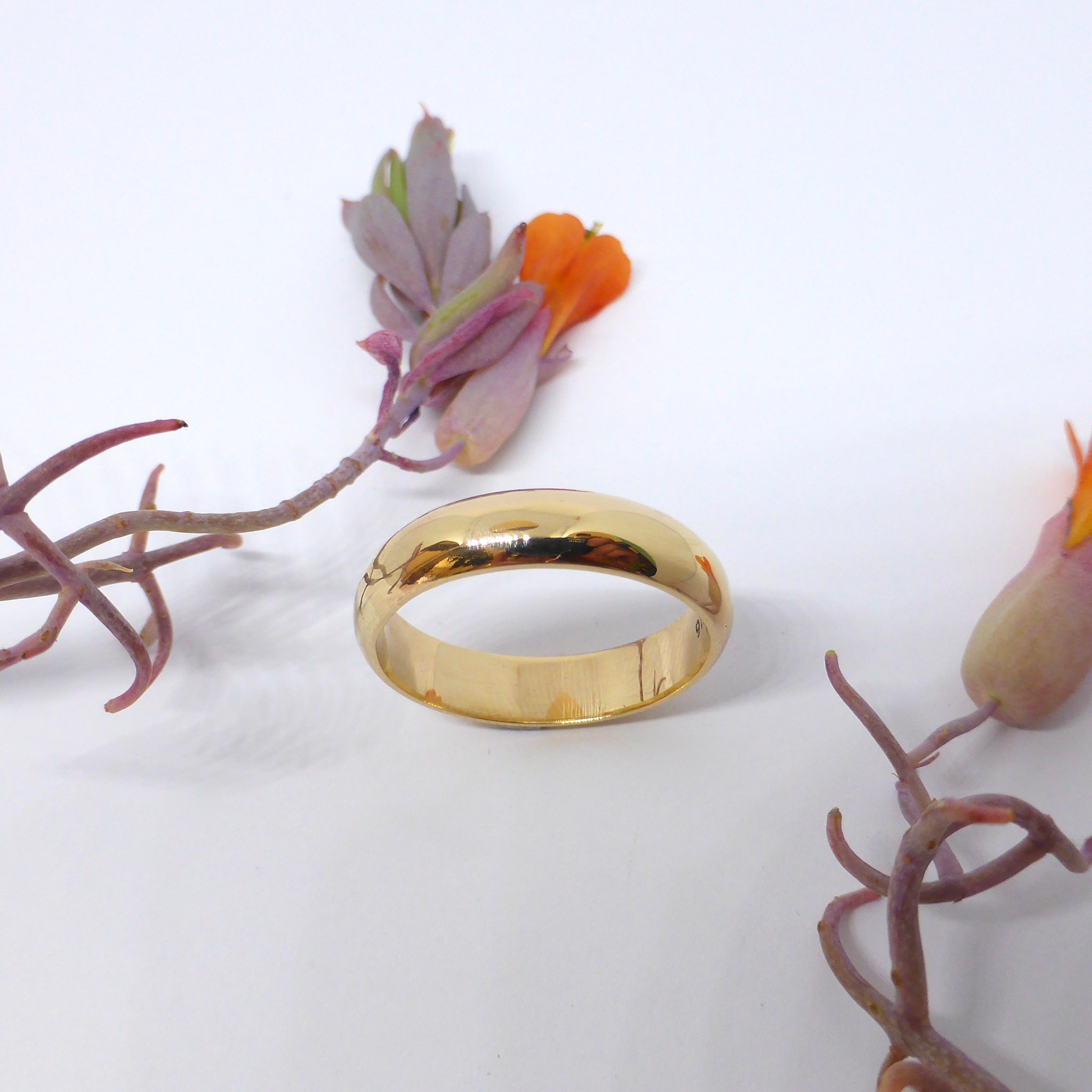 Louise top wedding ring