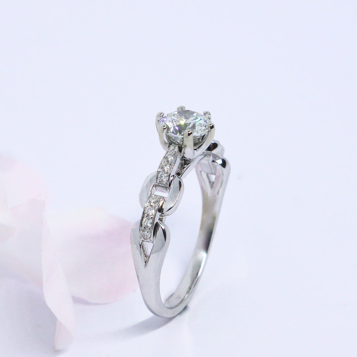 Diamond engagement ring byron bay