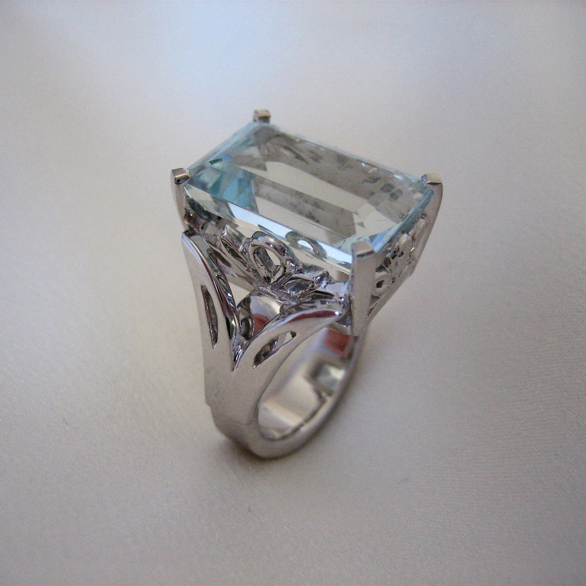 Rings - Handmade White Gold Ring Set With A Beautiful Aquamarine